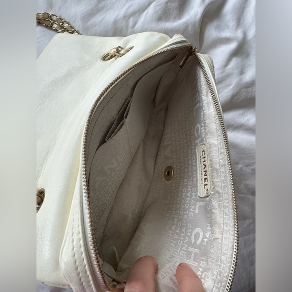 Vintage Chanel Rose Flap Bag - Picture 6 of 11